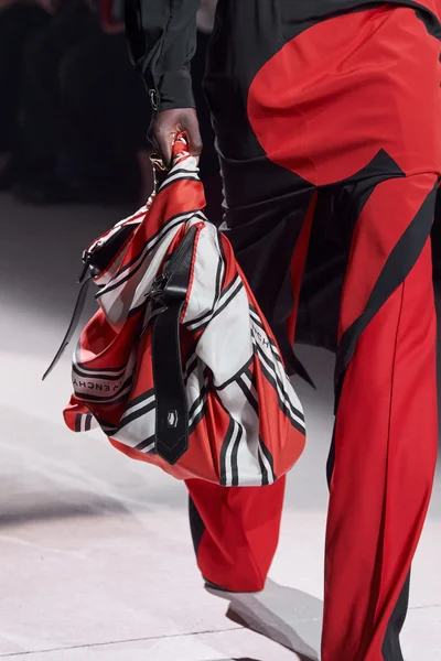 Look 11
